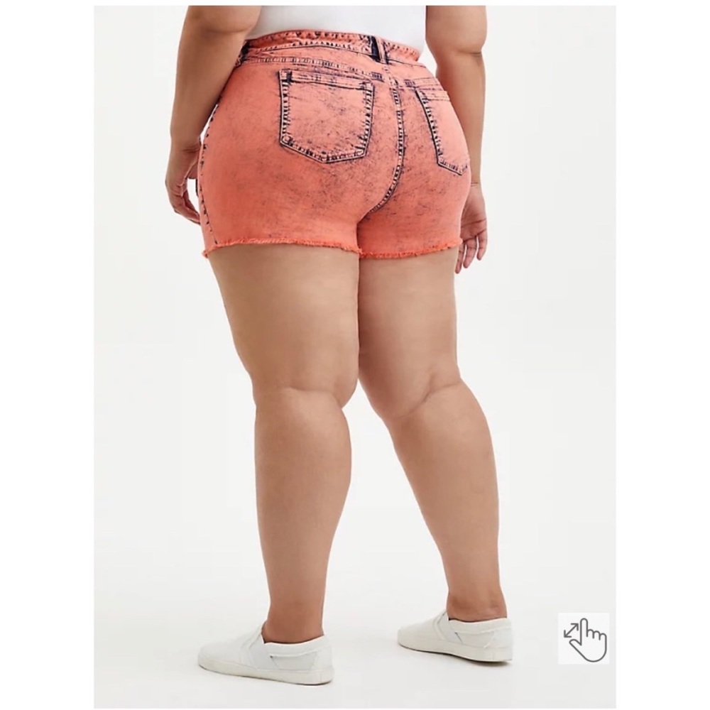 NEW Torrid 24 Mid Rise Midi Short - Vintage Stretch - Coral Acid Wash - 5 inch - Picture 4 of 13